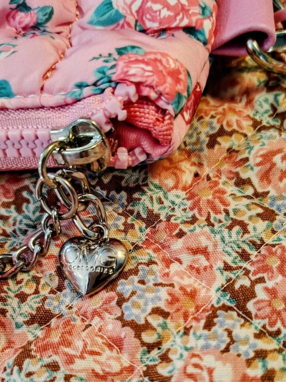 NWT Miss Gwen's OMG Accessories Floral Makeup Pouch, Strap, Heart Charm